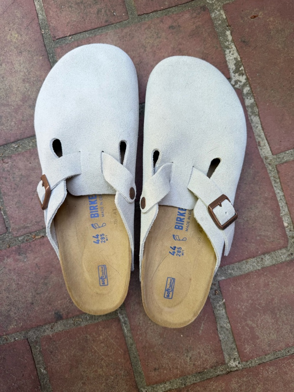 Birkenstock Men’s Suede Clogs in Light Gray with Brown Buckles